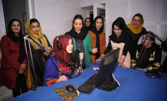 «Radio Begum: un espacio público raro para las mujeres en Afganistán»